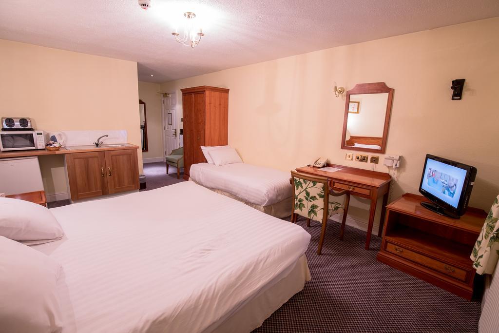 Harefield Manor Hotel Romford Buitenkant foto