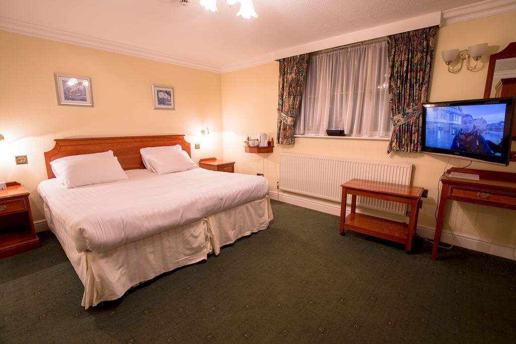 Harefield Manor Hotel Romford Buitenkant foto