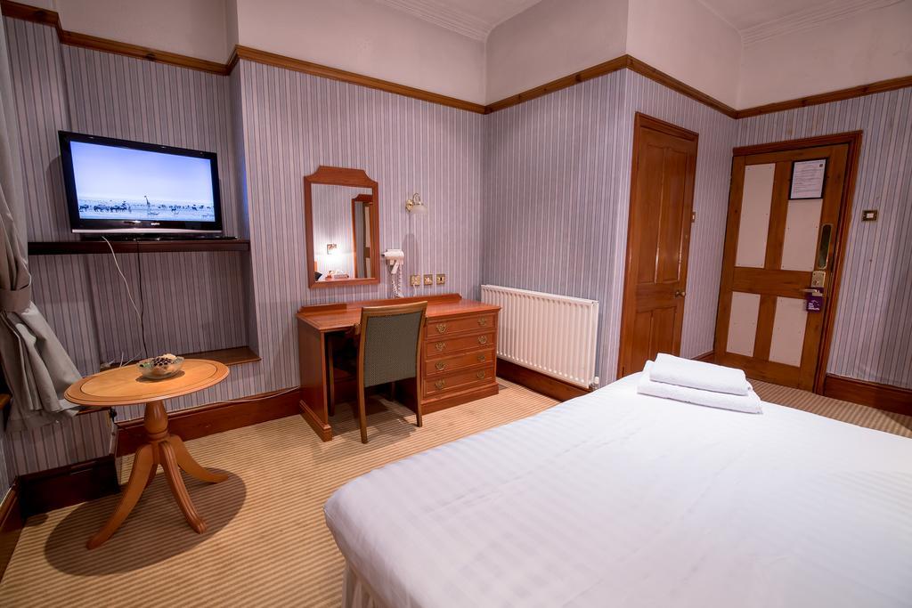 Harefield Manor Hotel Romford Buitenkant foto