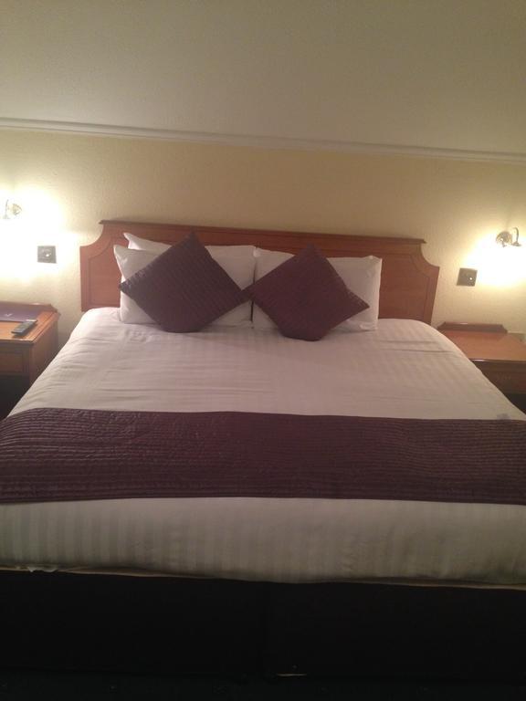 Harefield Manor Hotel Romford Buitenkant foto