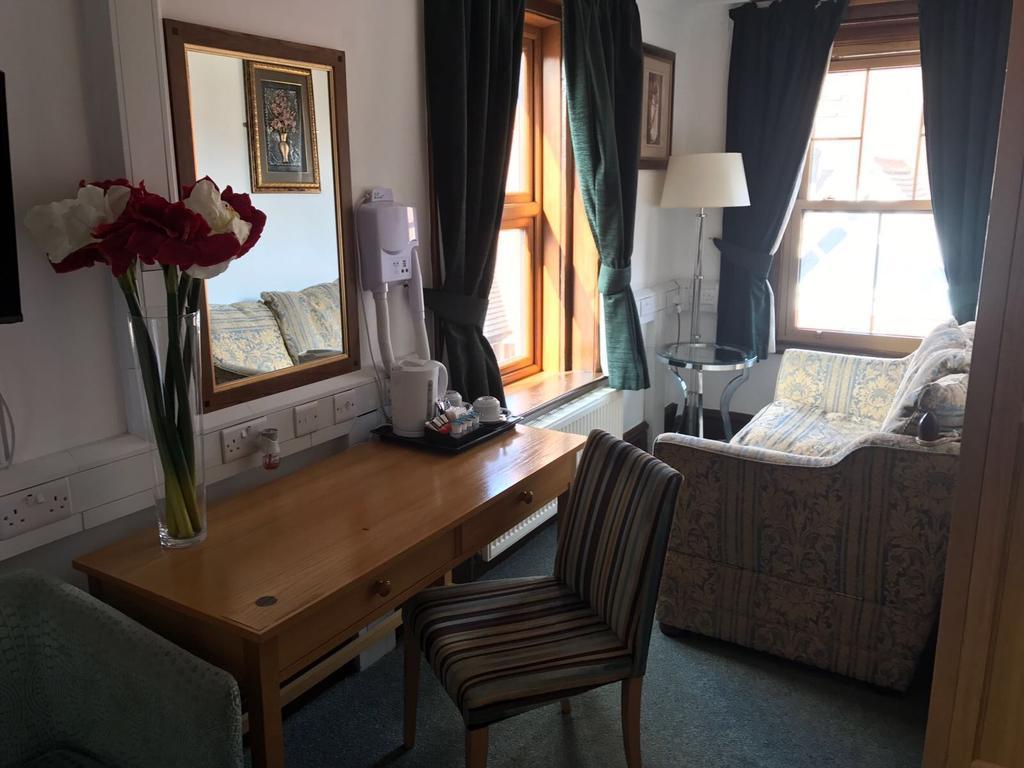 Harefield Manor Hotel Romford Buitenkant foto