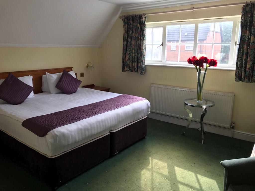 Harefield Manor Hotel Romford Buitenkant foto