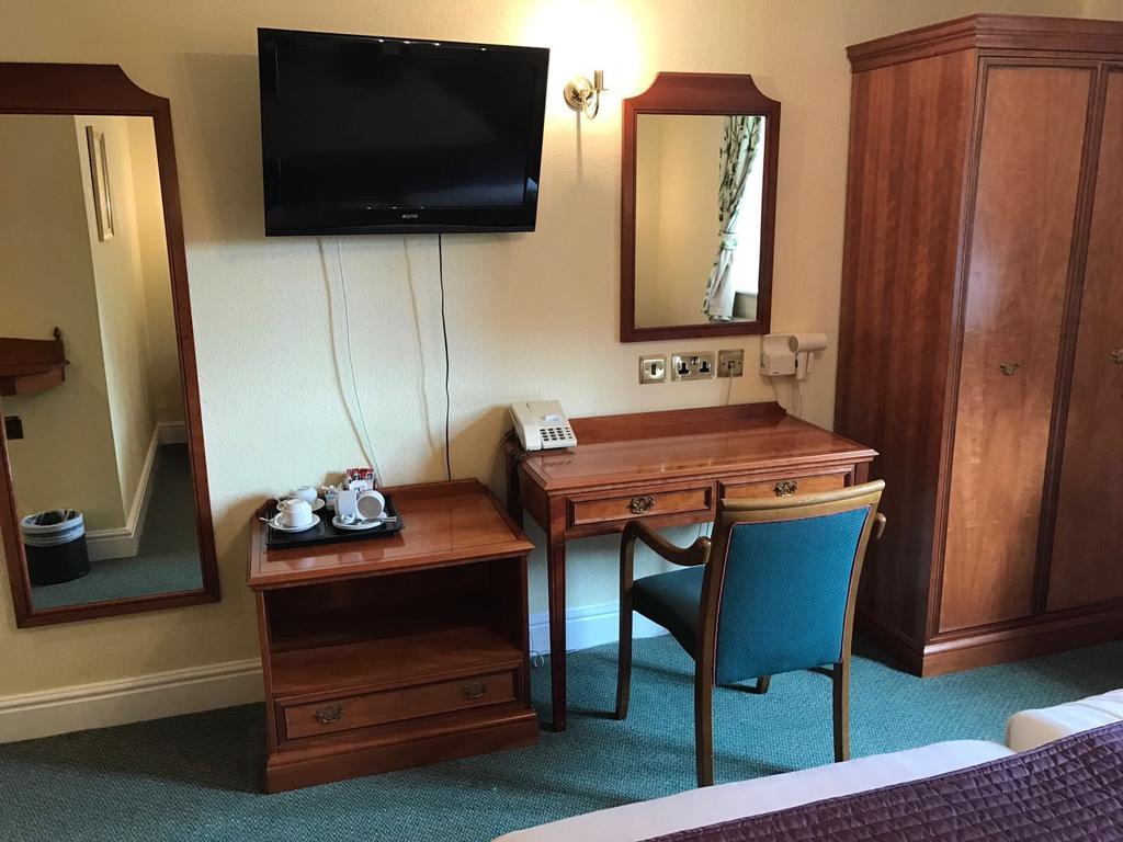Harefield Manor Hotel Romford Buitenkant foto