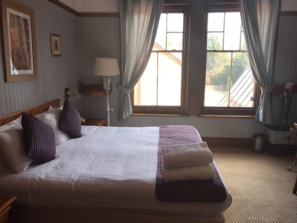 Harefield Manor Hotel Romford Buitenkant foto