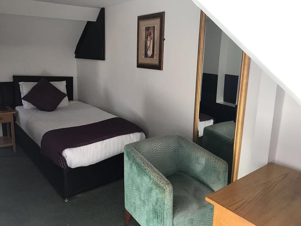 Harefield Manor Hotel Romford Buitenkant foto