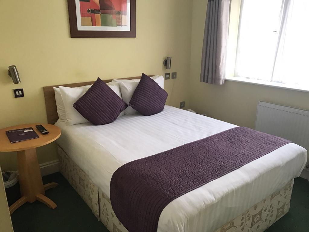 Harefield Manor Hotel Romford Buitenkant foto
