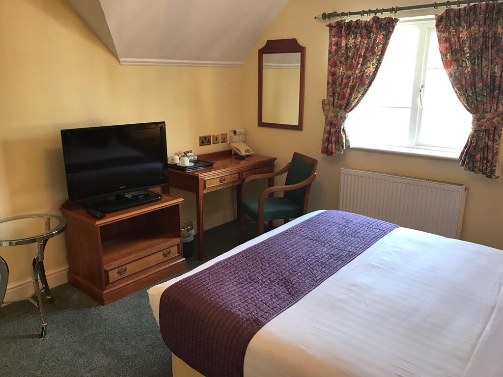 Harefield Manor Hotel Romford Buitenkant foto