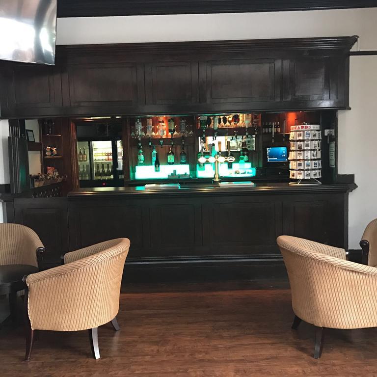 Harefield Manor Hotel Romford Buitenkant foto