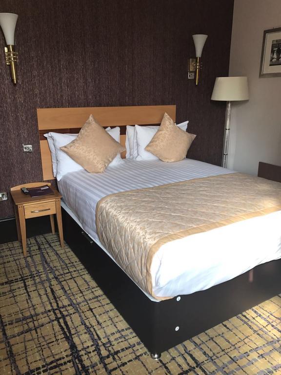 Harefield Manor Hotel Romford Buitenkant foto