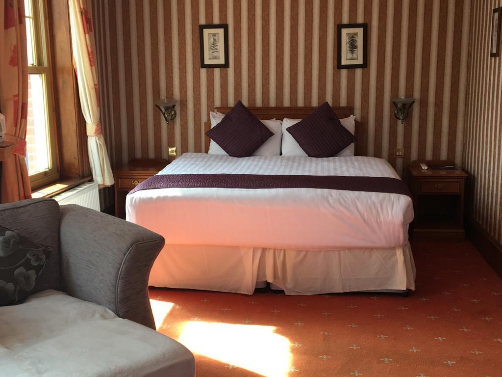 Harefield Manor Hotel Romford Buitenkant foto
