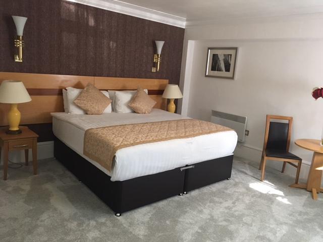 Harefield Manor Hotel Romford Buitenkant foto