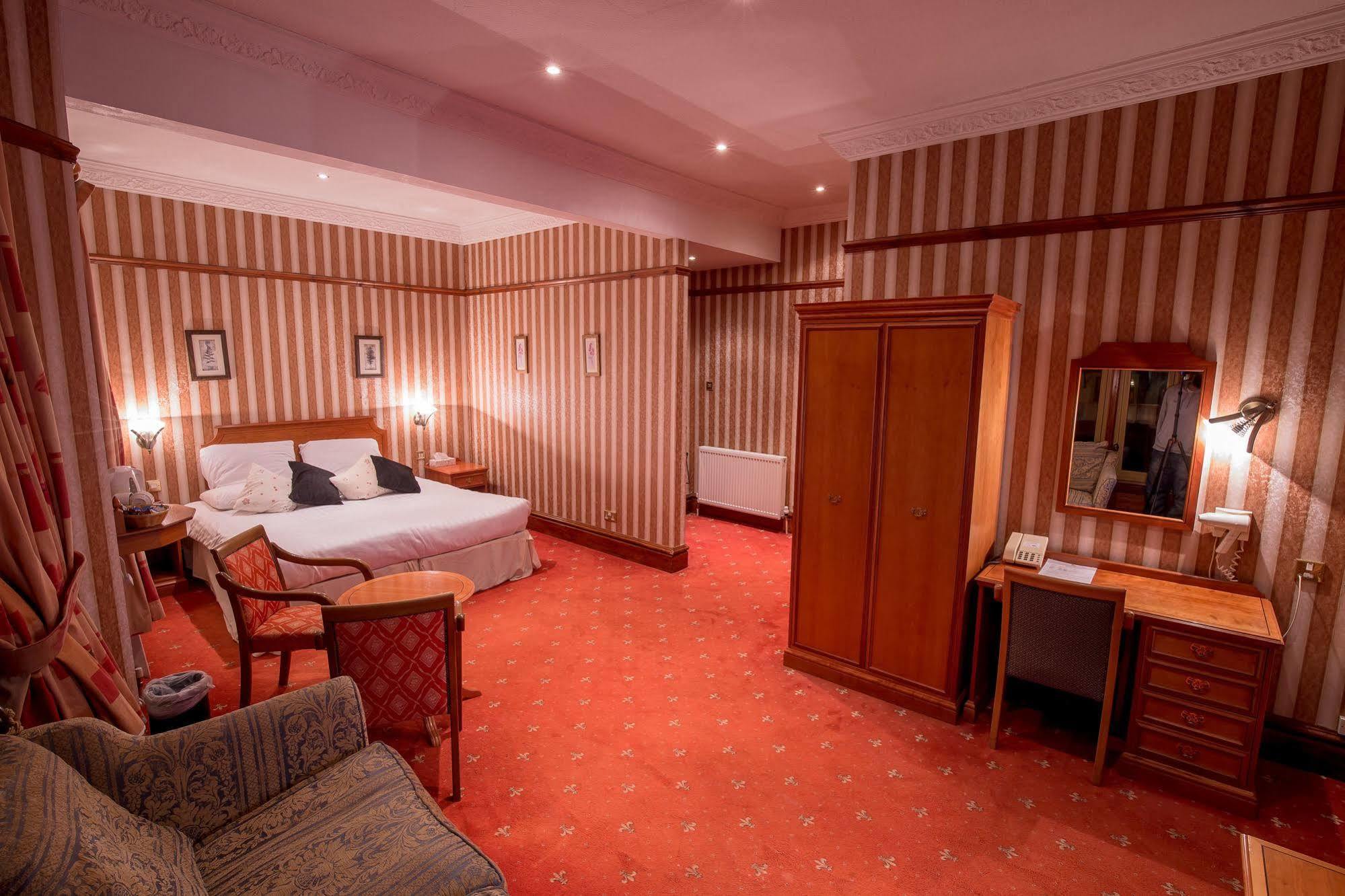 Harefield Manor Hotel Romford Buitenkant foto