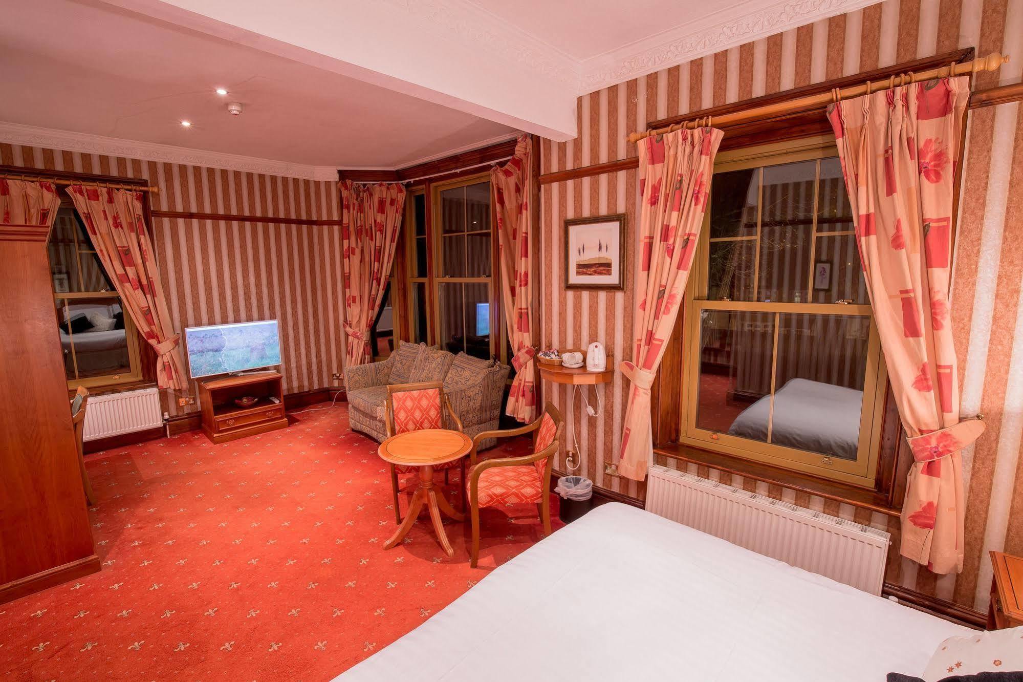 Harefield Manor Hotel Romford Buitenkant foto