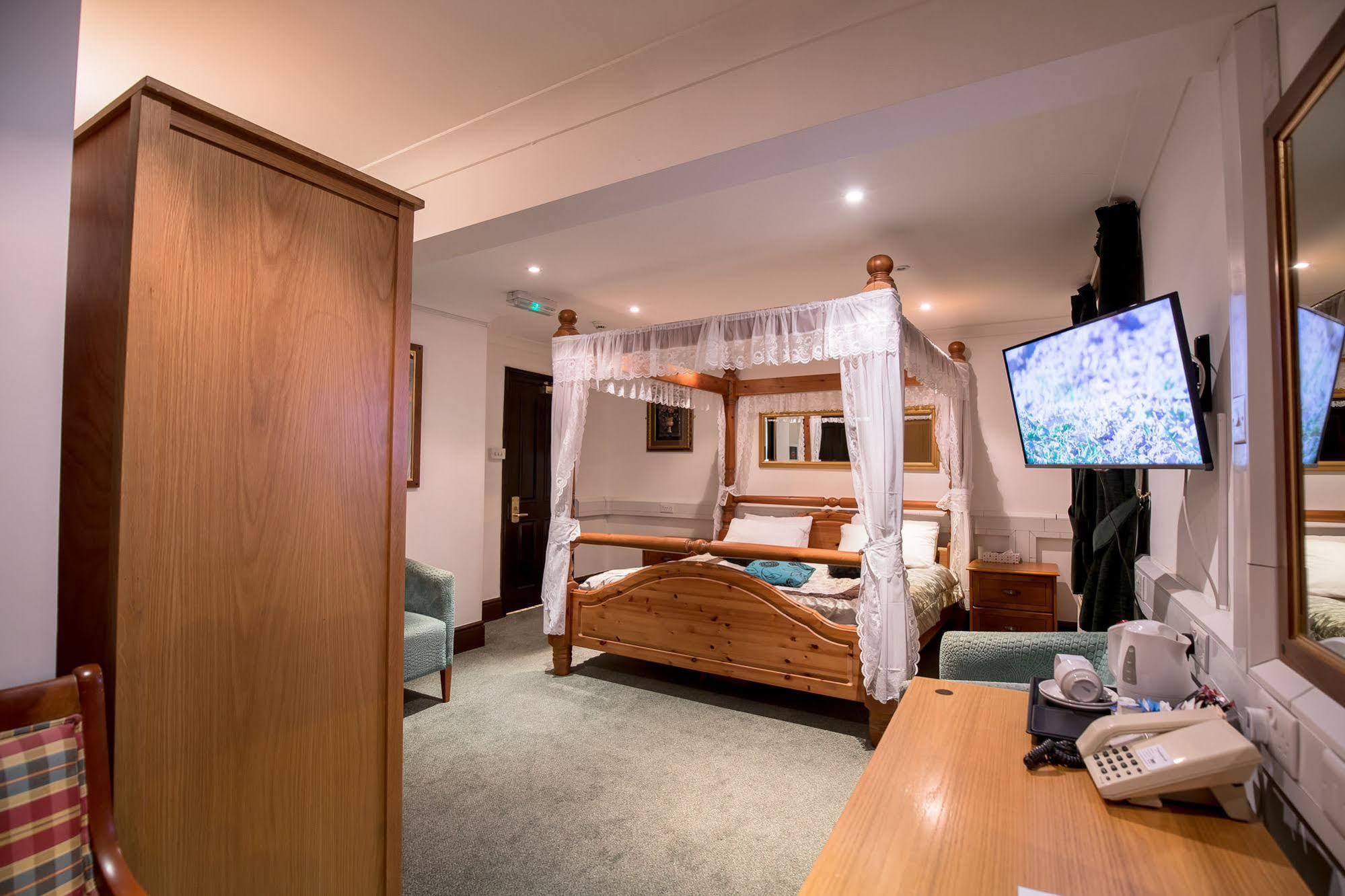 Harefield Manor Hotel Romford Buitenkant foto