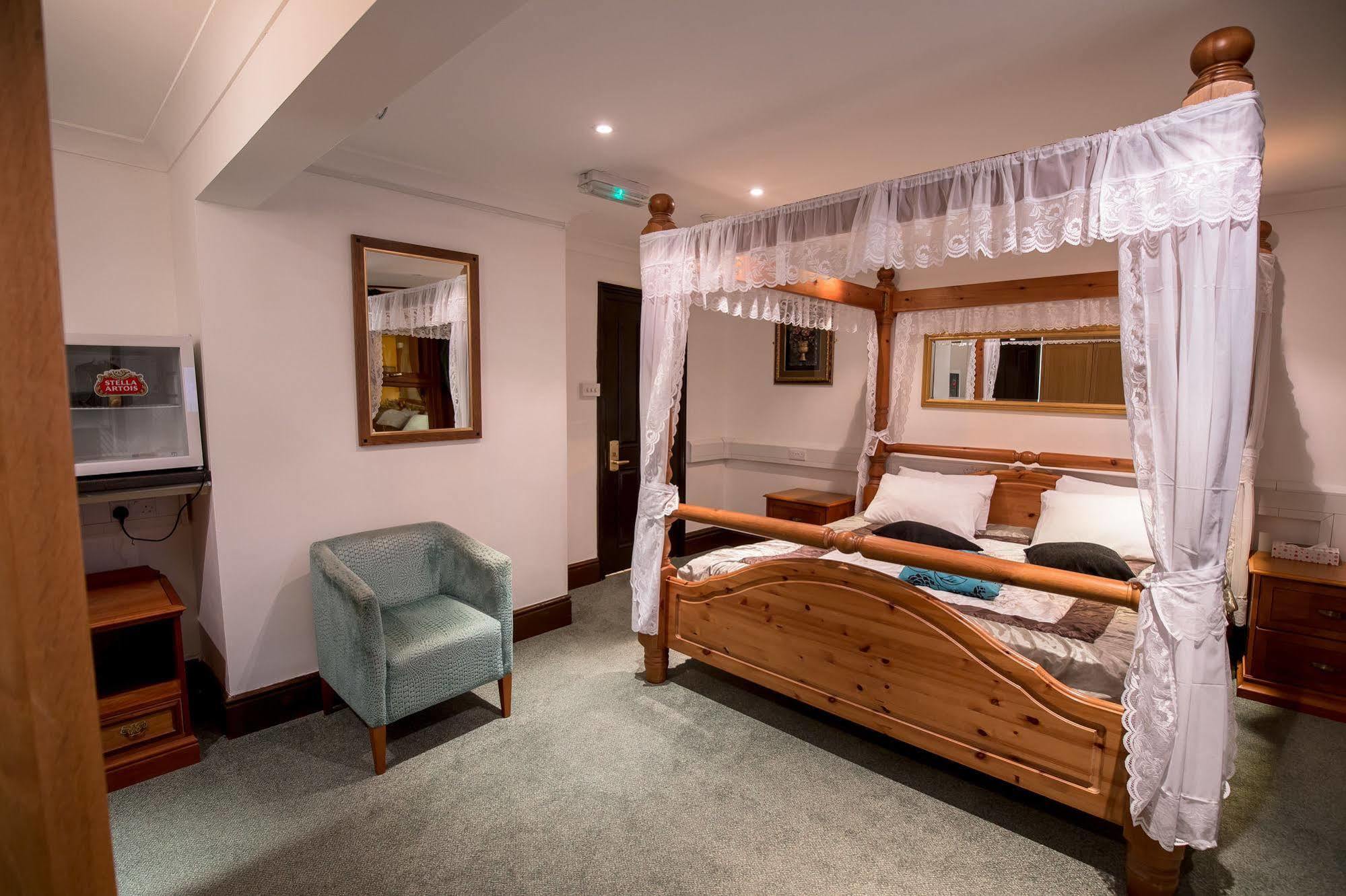 Harefield Manor Hotel Romford Buitenkant foto